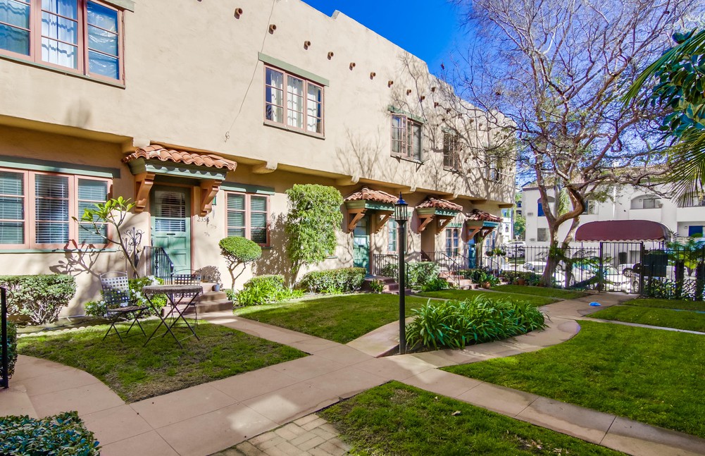 Virtual tour photo 10 of 33 for 2352 1/2 Third Ave