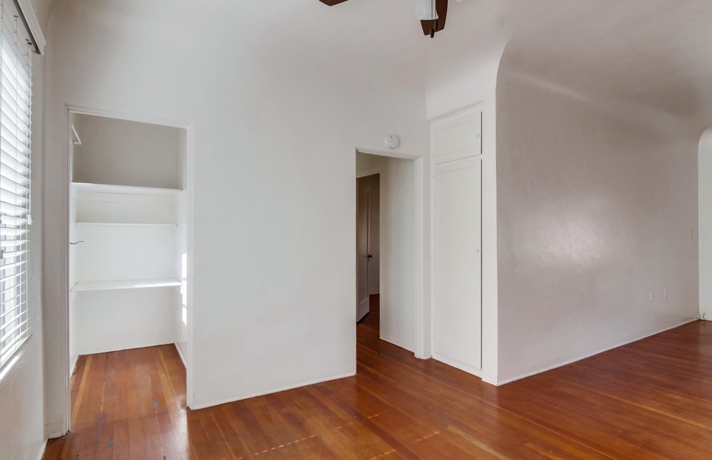 Virtual tour photo 20 of 33 for 2352 1/2 Third Ave