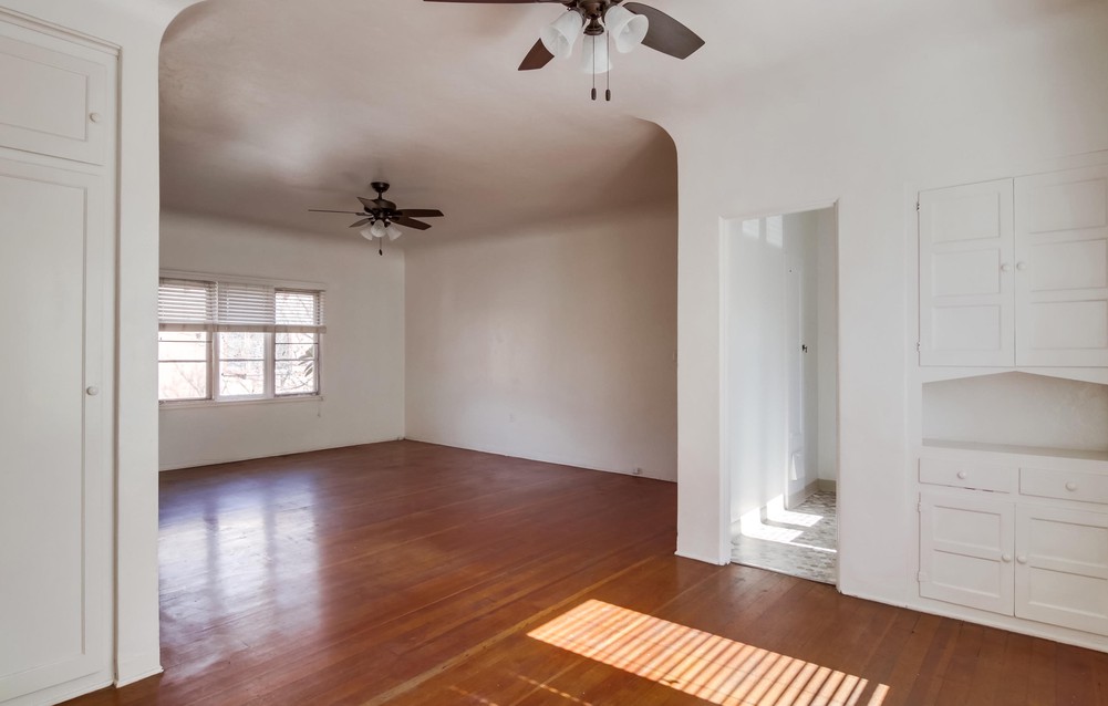 Virtual tour photo 21 of 33 for 2352 1/2 Third Ave