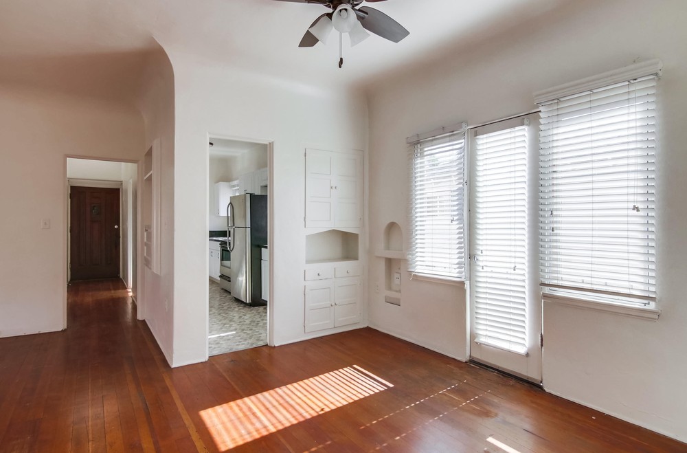 Virtual tour photo 22 of 33 for 2352 1/2 Third Ave