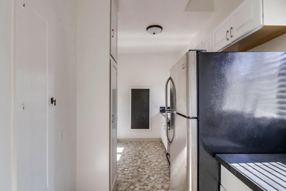 Virtual tour photo 24 of 33 for 2352 1/2 Third Ave