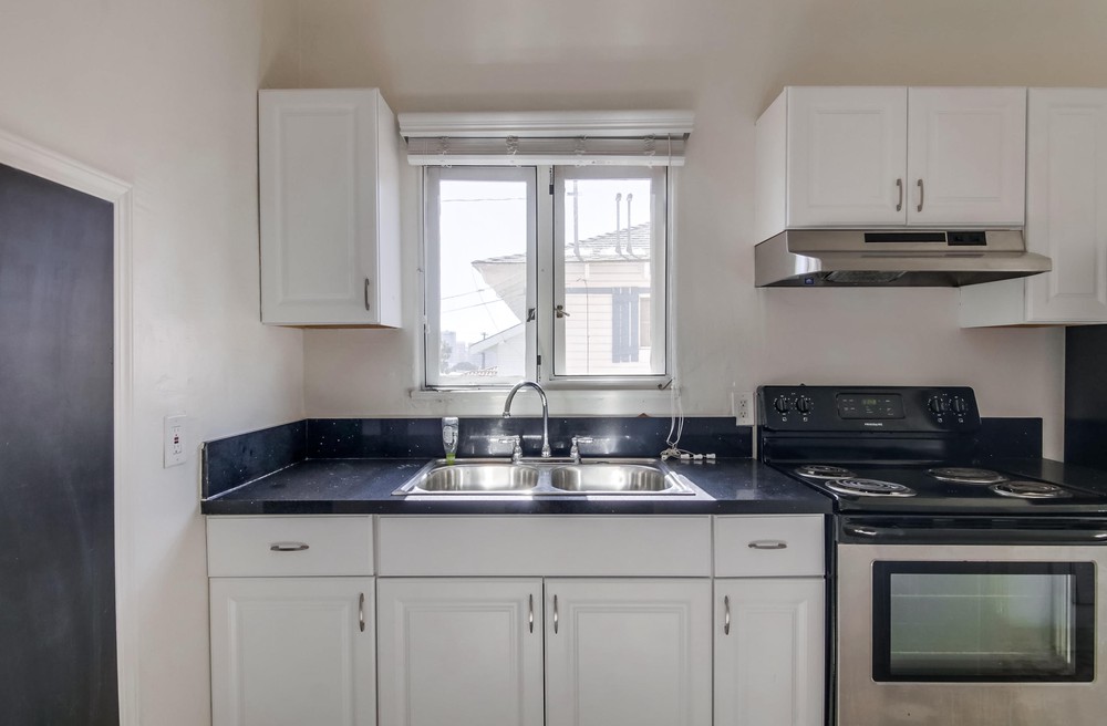 Virtual tour photo 25 of 33 for 2352 1/2 Third Ave