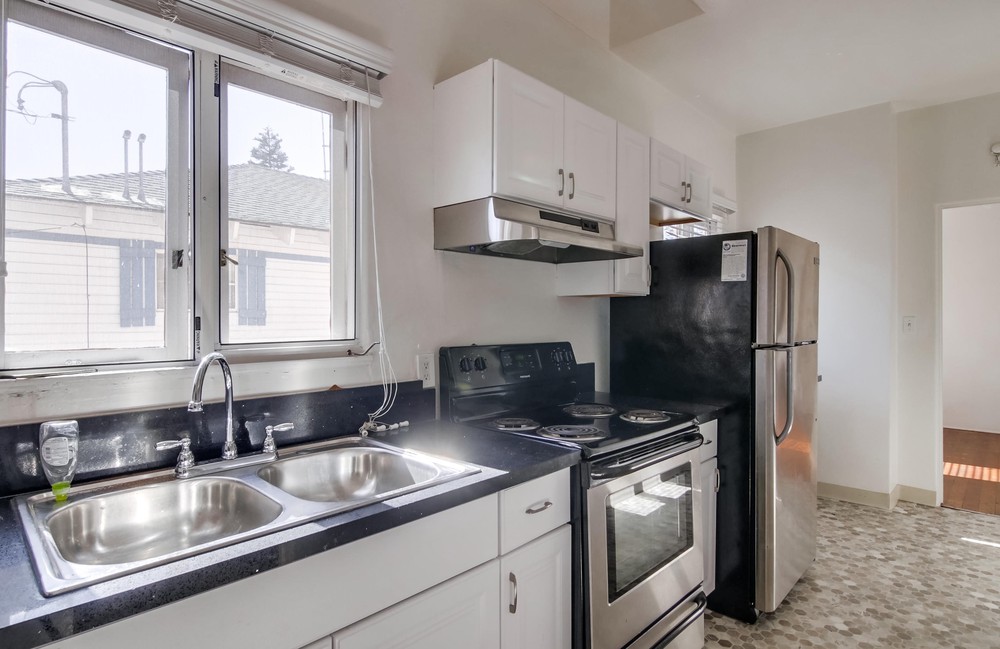 Virtual tour photo 27 of 33 for 2352 1/2 Third Ave