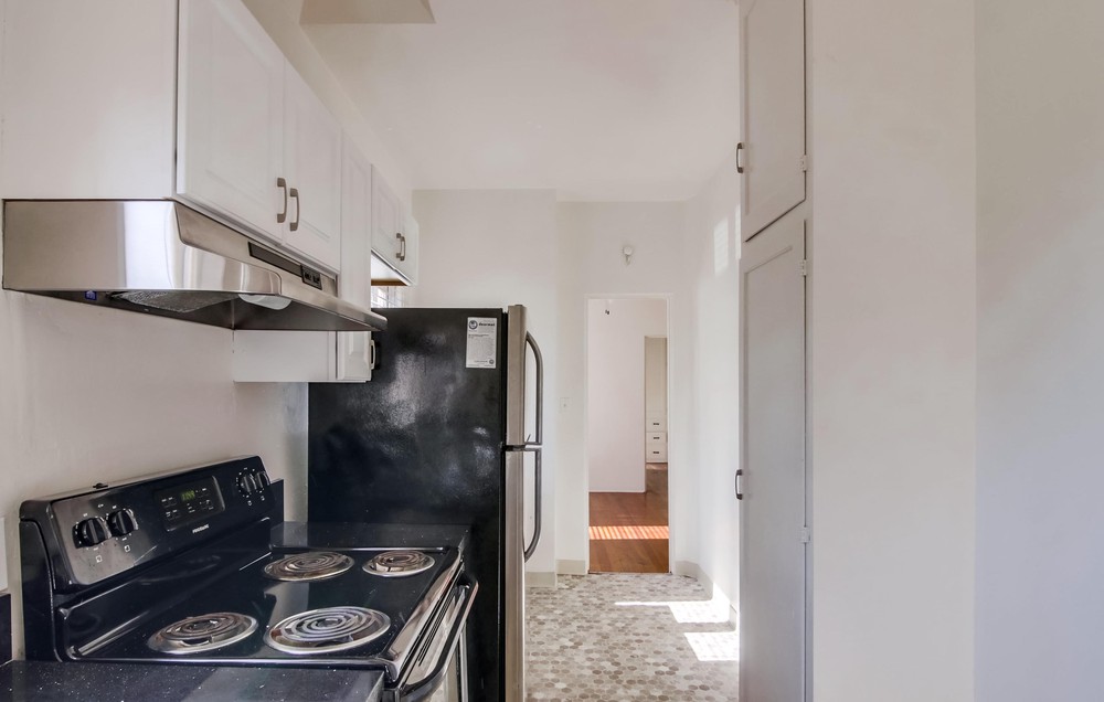 Virtual tour photo 28 of 33 for 2352 1/2 Third Ave