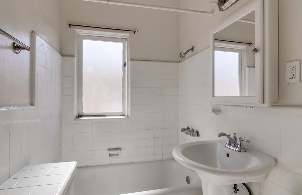 Virtual tour photo 32 of 33 for 2352 1/2 Third Ave