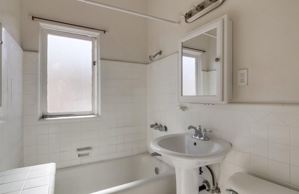 Virtual tour photo 33 of 33 for 2352 1/2 Third Ave