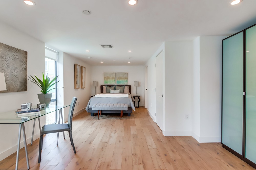 Virtual tour photo 36 of 53 for 2353 Front St