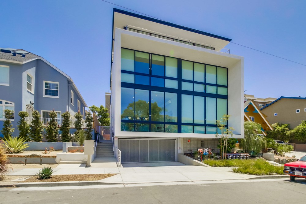 Virtual tour photo 1 of 47 for 2353 Front St