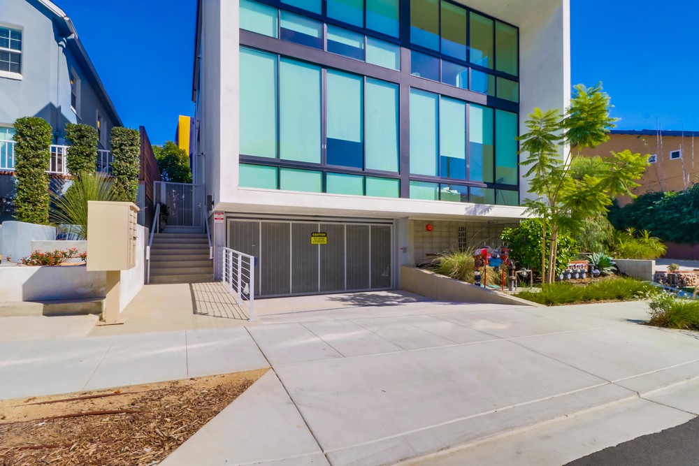 Virtual tour photo 4 of 37 for 2355 Front St #3