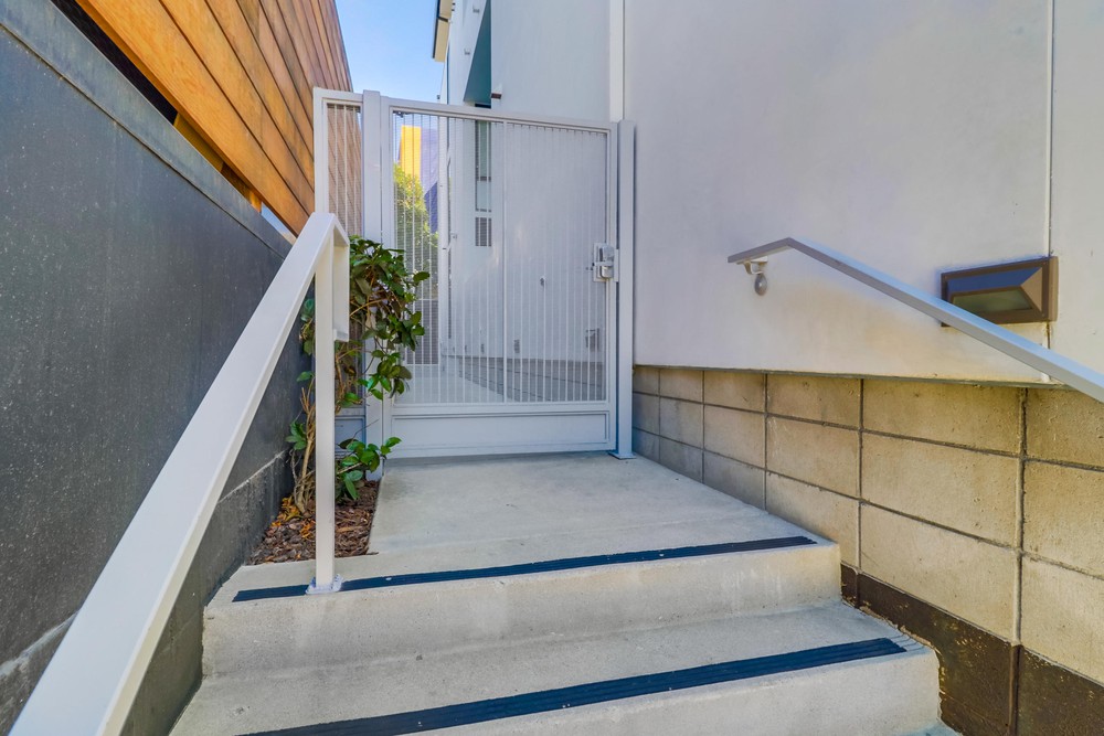 Virtual tour photo 5 of 37 for 2355 Front St #3