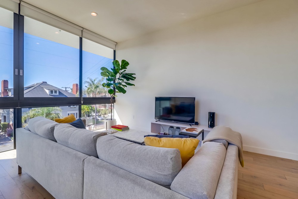 Virtual tour photo 10 of 37 for 2355 Front St #3