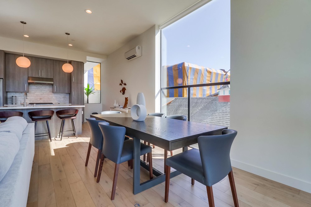 Virtual tour photo 13 of 37 for 2355 Front St #3