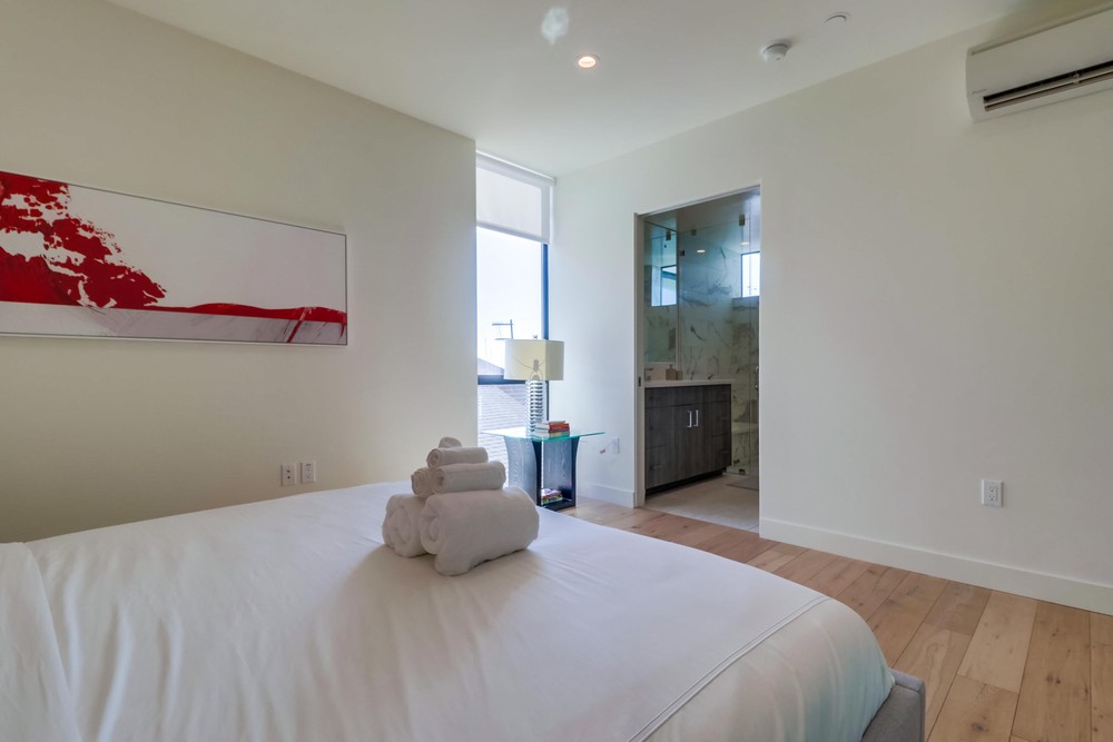 Virtual tour photo 23 of 37 for 2355 Front St #3