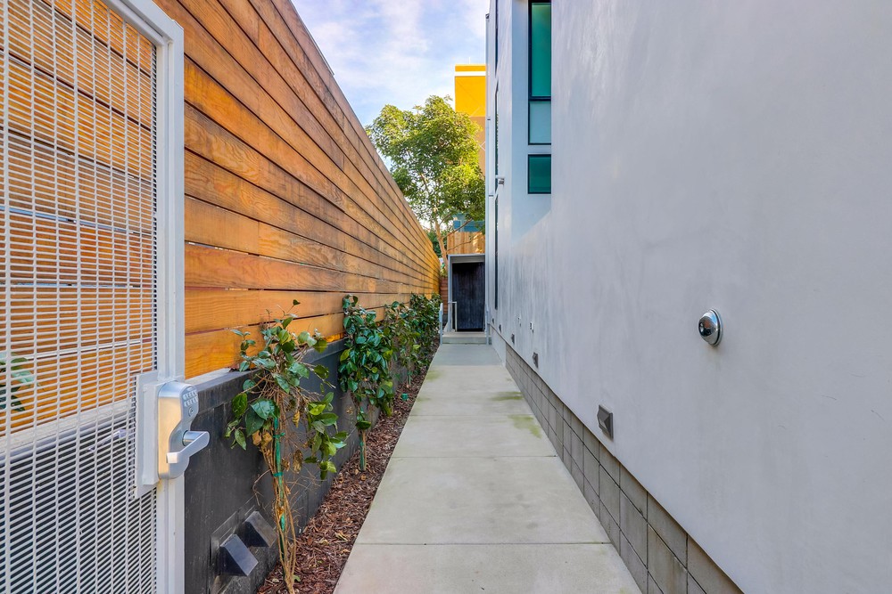 Virtual tour photo 6 of 39 for 2357 Front St