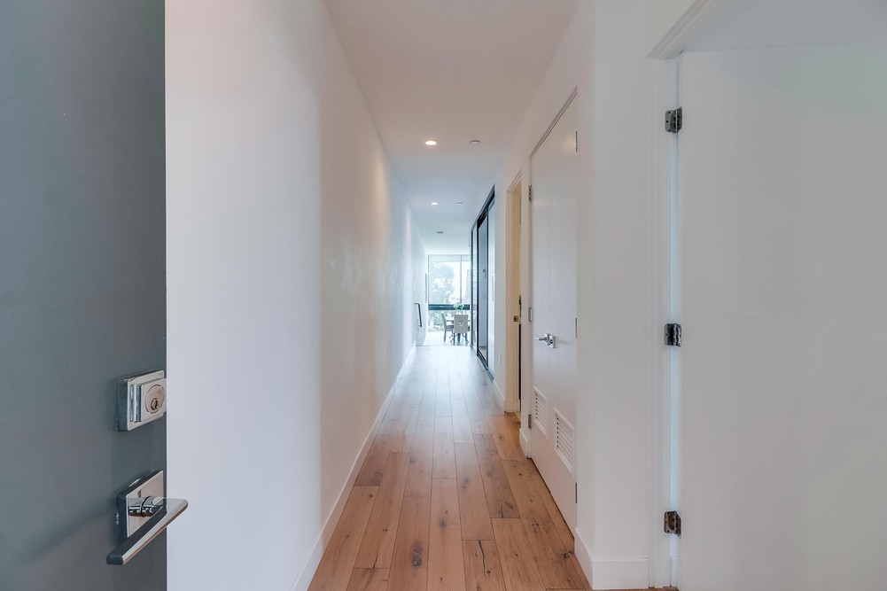 Virtual tour photo 9 of 39 for 2357 Front St