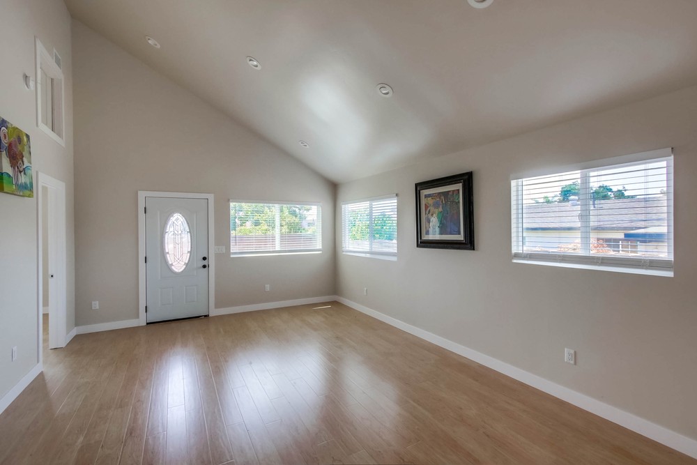 Virtual tour photo 8 of 22 for 2360 Casement St