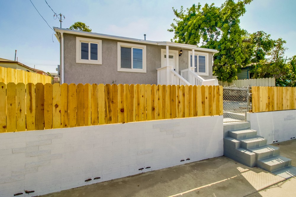 Virtual tour photo 3 of 45 for 2365 Comstock St