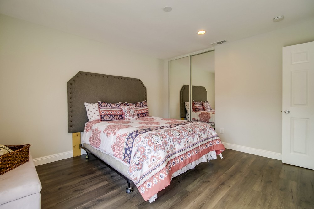 Virtual tour photo 20 of 45 for 2365 Comstock St