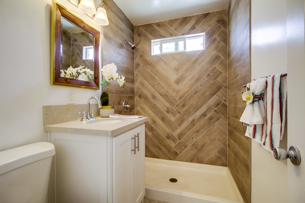 Virtual tour photo 32 of 45 for 2365 Comstock St