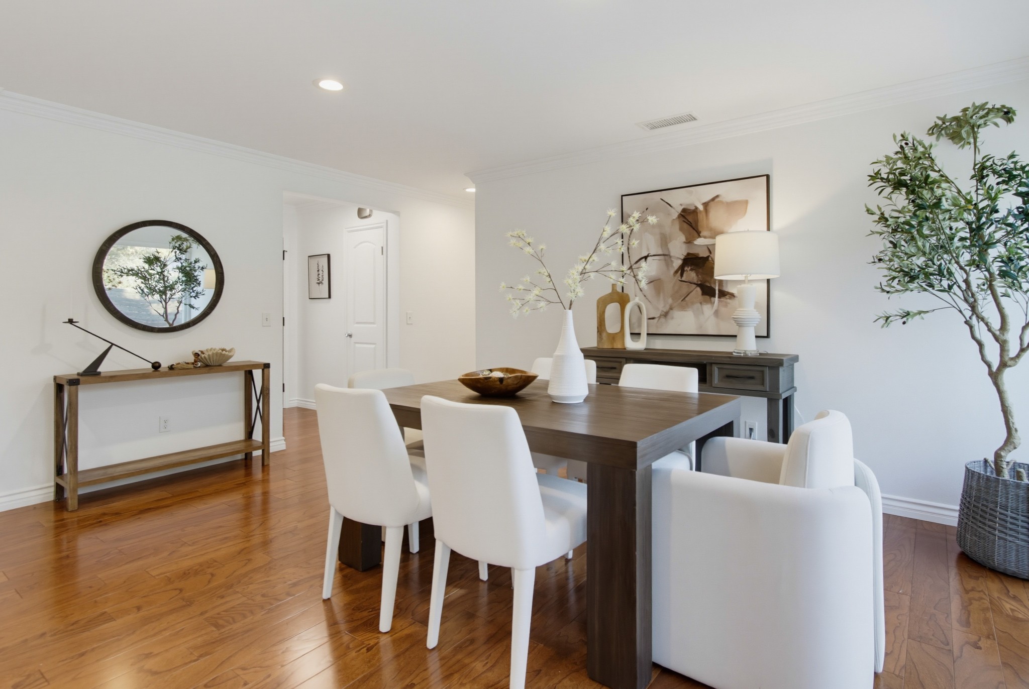 Virtual tour photo 19 of 67 for 2367 Salisbury Dr