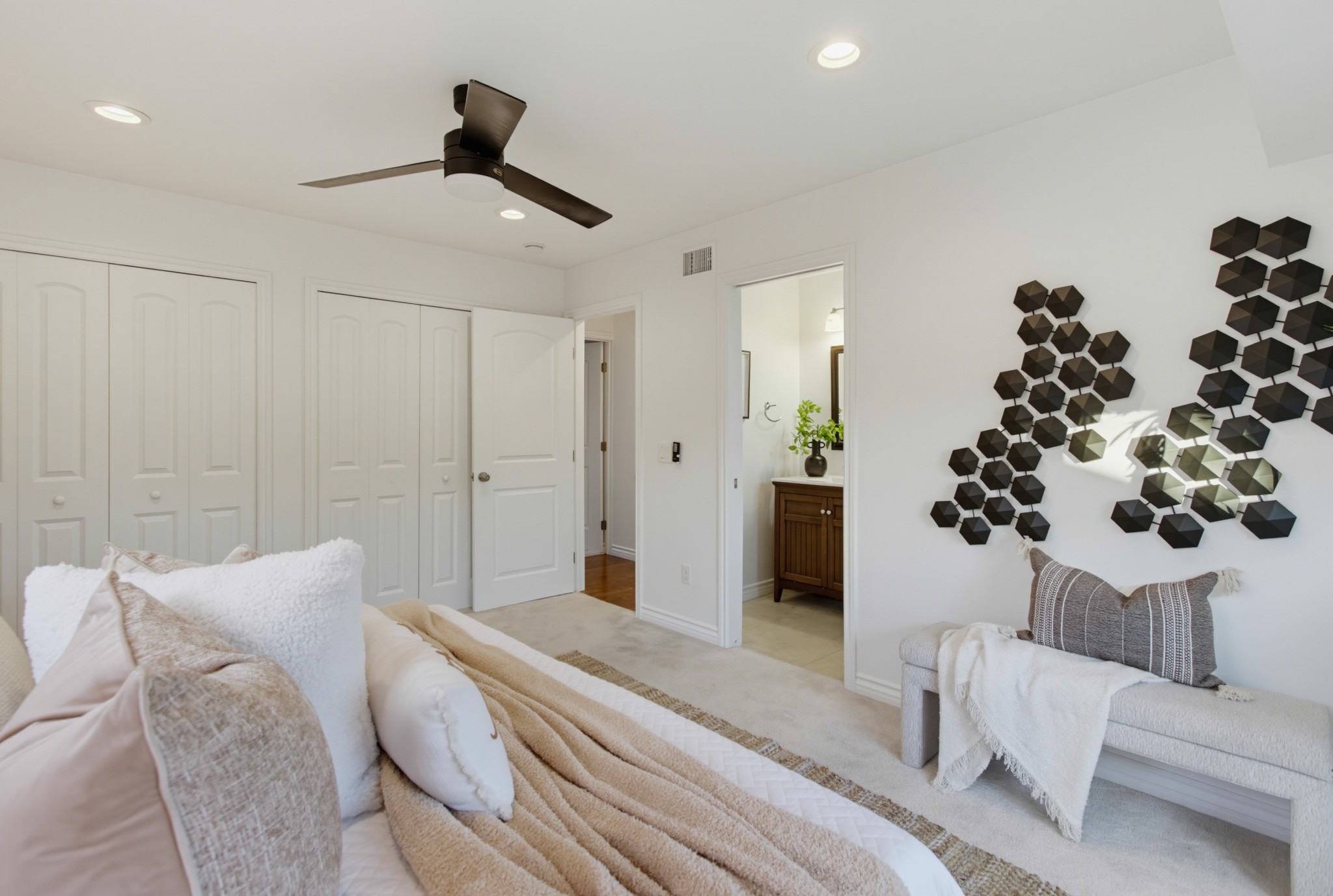 Virtual tour photo 33 of 67 for 2367 Salisbury Dr