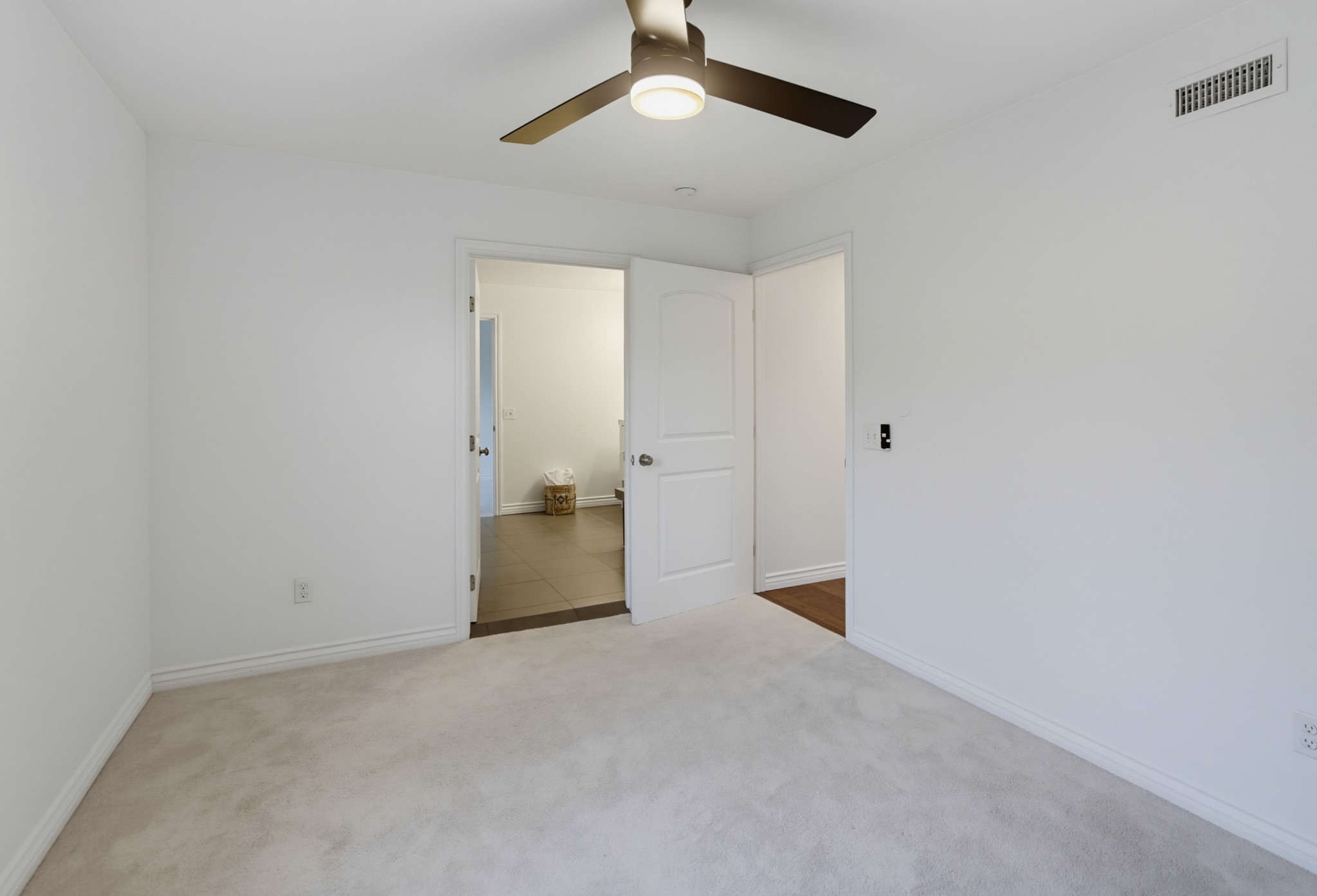 Virtual tour photo 43 of 67 for 2367 Salisbury Dr