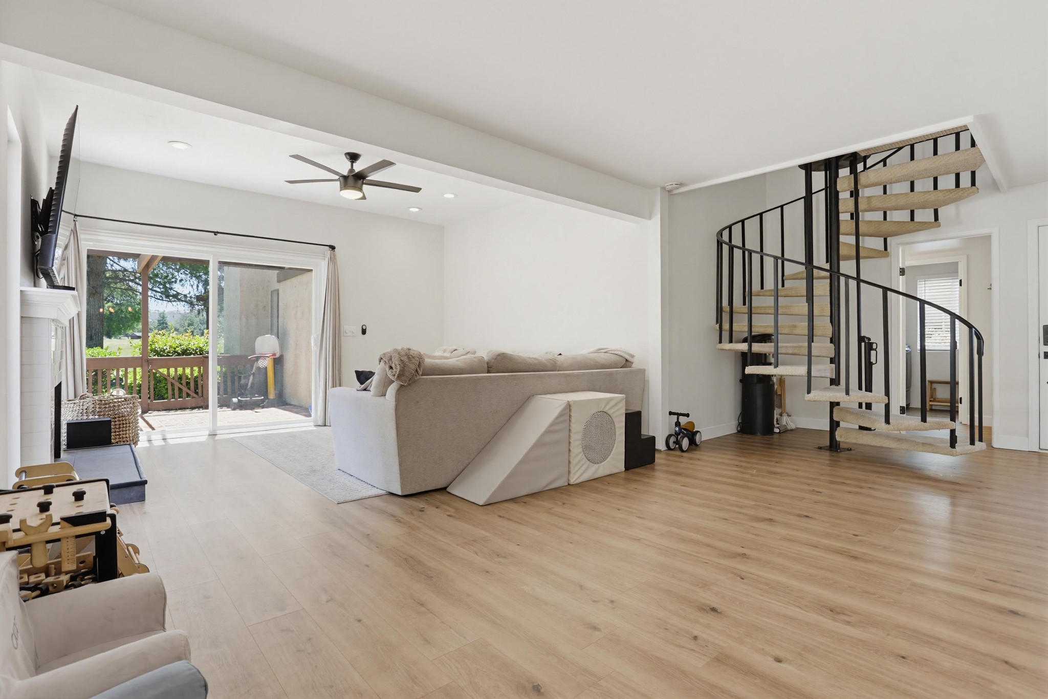 Virtual tour photo 6 of 45 for 23671 Country Villa Rd