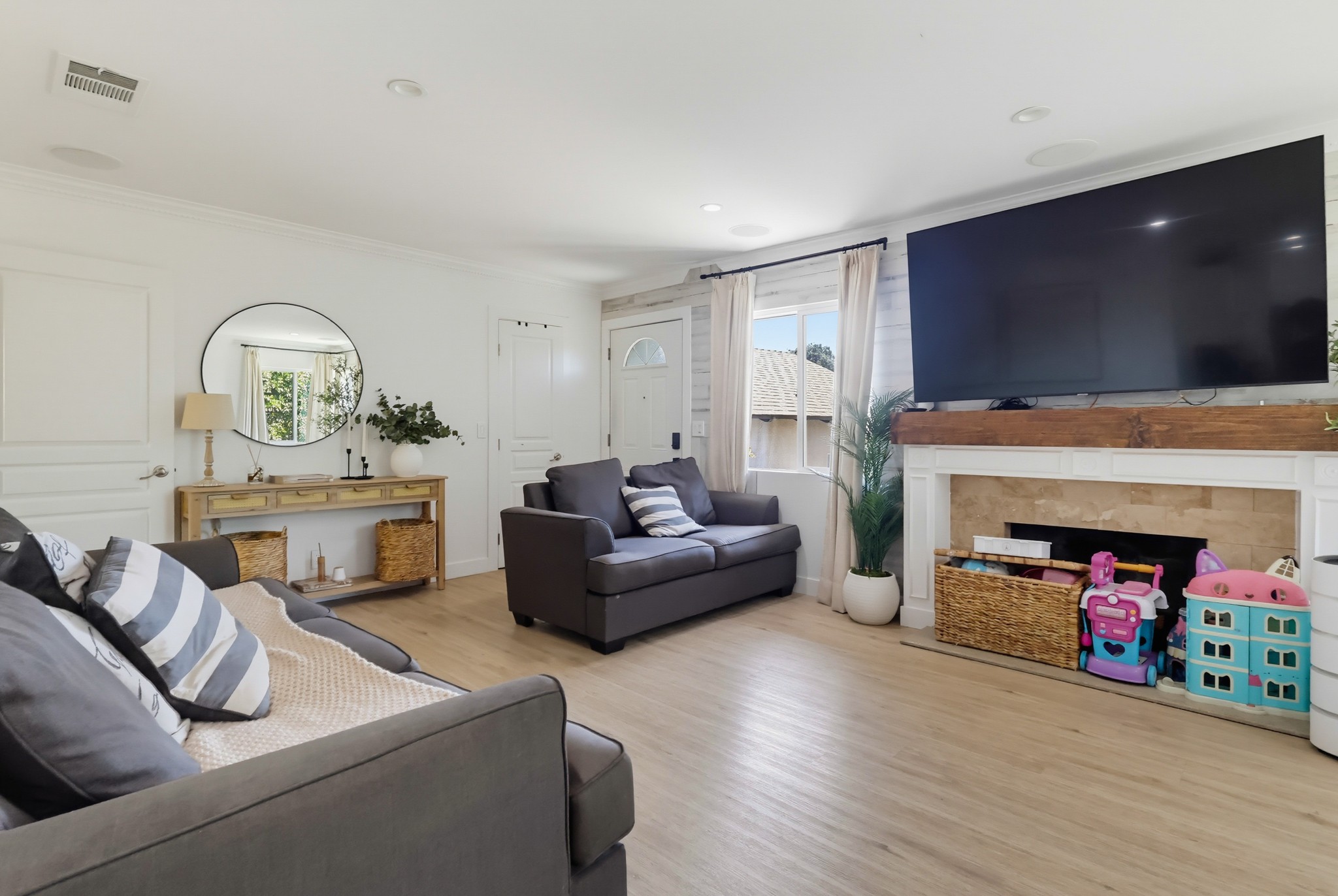 Virtual tour photo 13 of 77 for 2368 Glenrose Ave