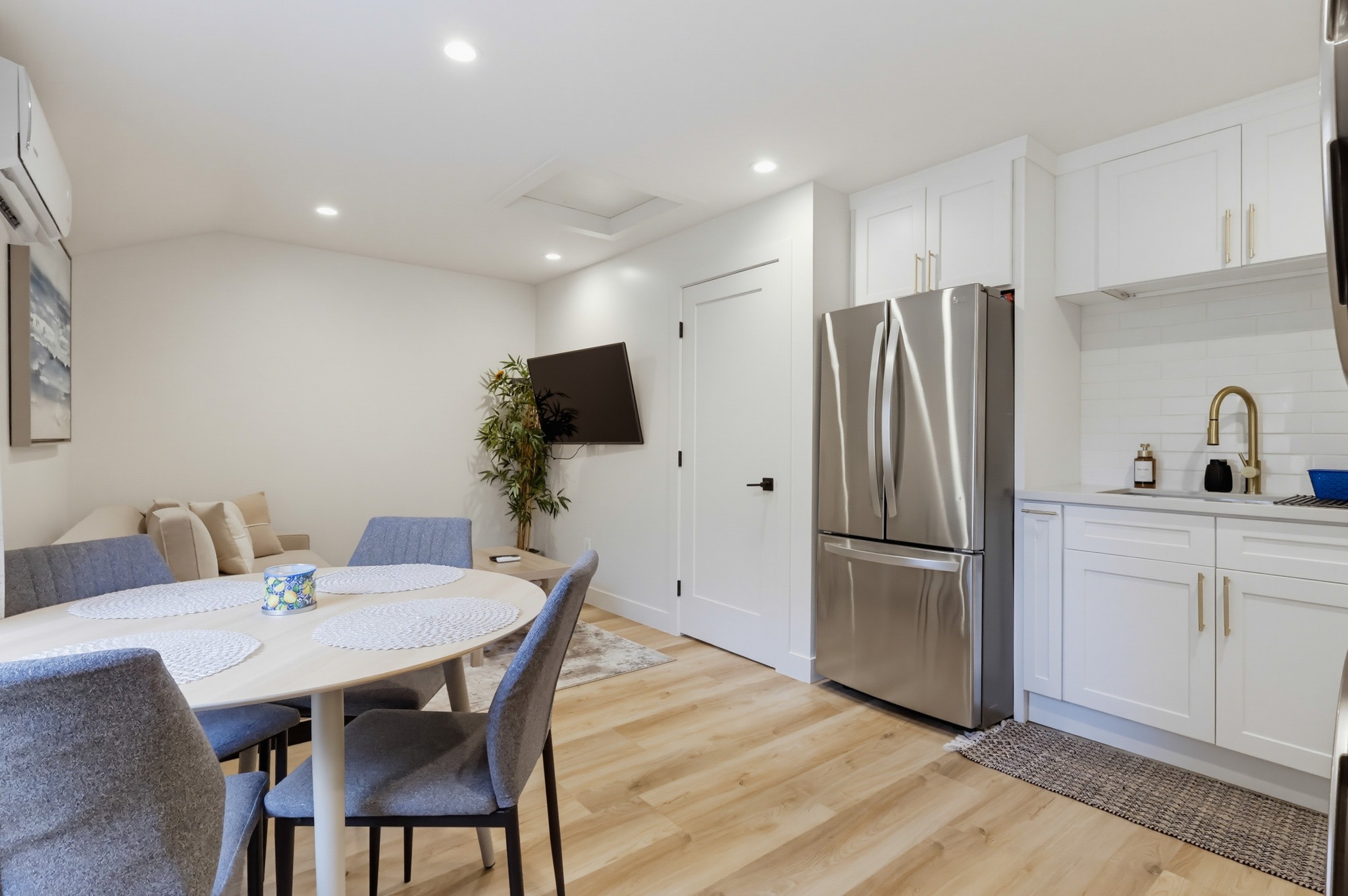 Virtual tour photo 57 of 77 for 2368 Glenrose Ave