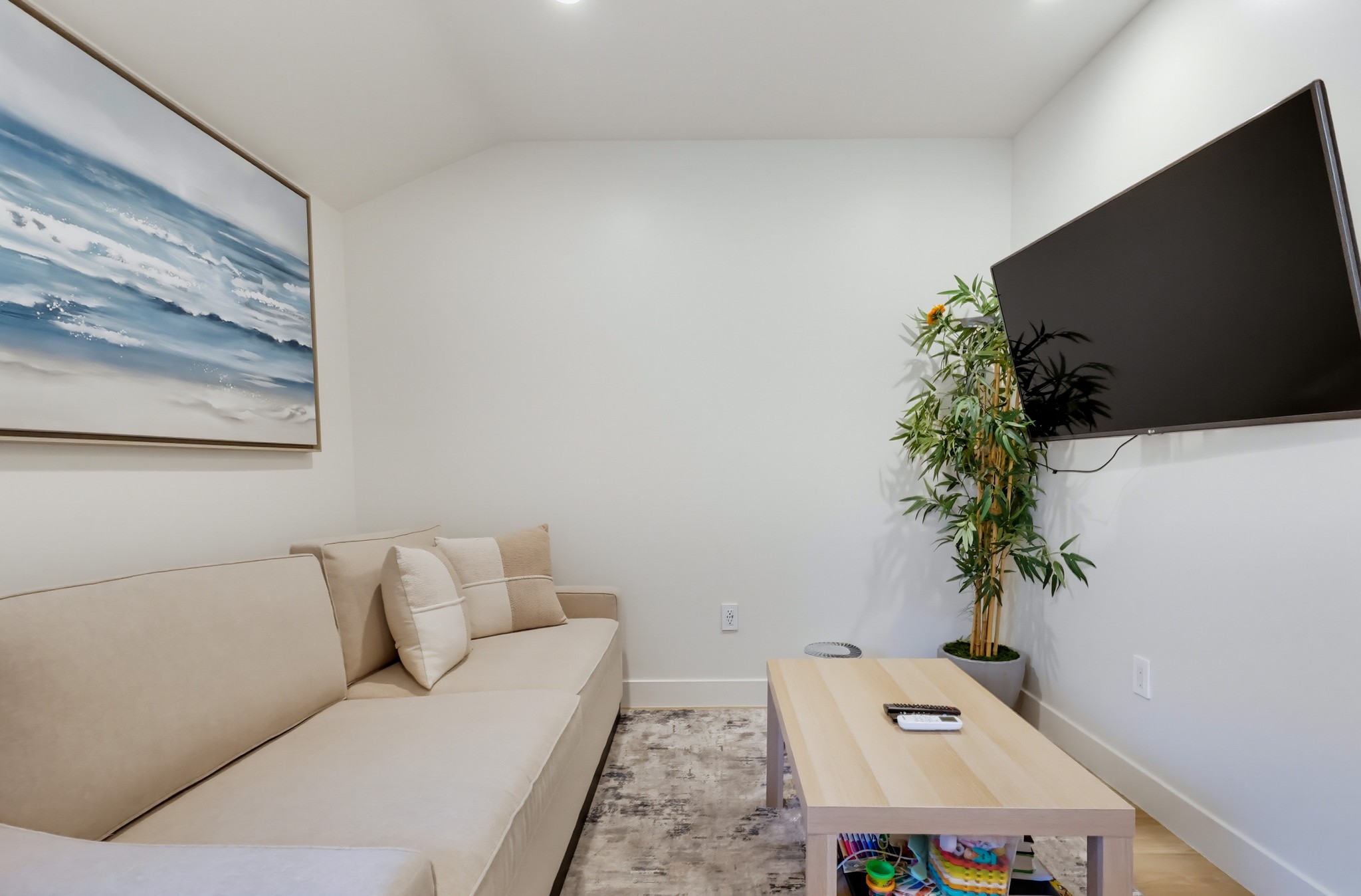 Virtual tour photo 59 of 77 for 2368 Glenrose Ave