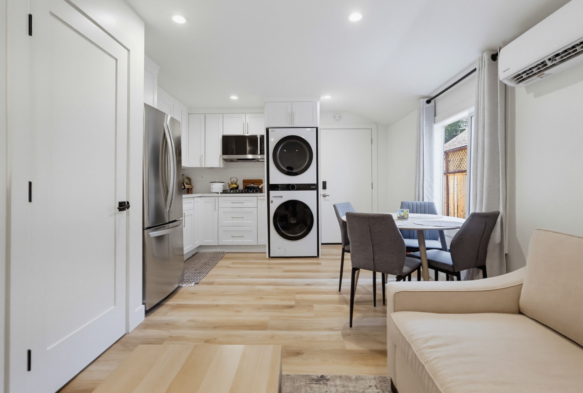 Virtual tour photo 60 of 77 for 2368 Glenrose Ave