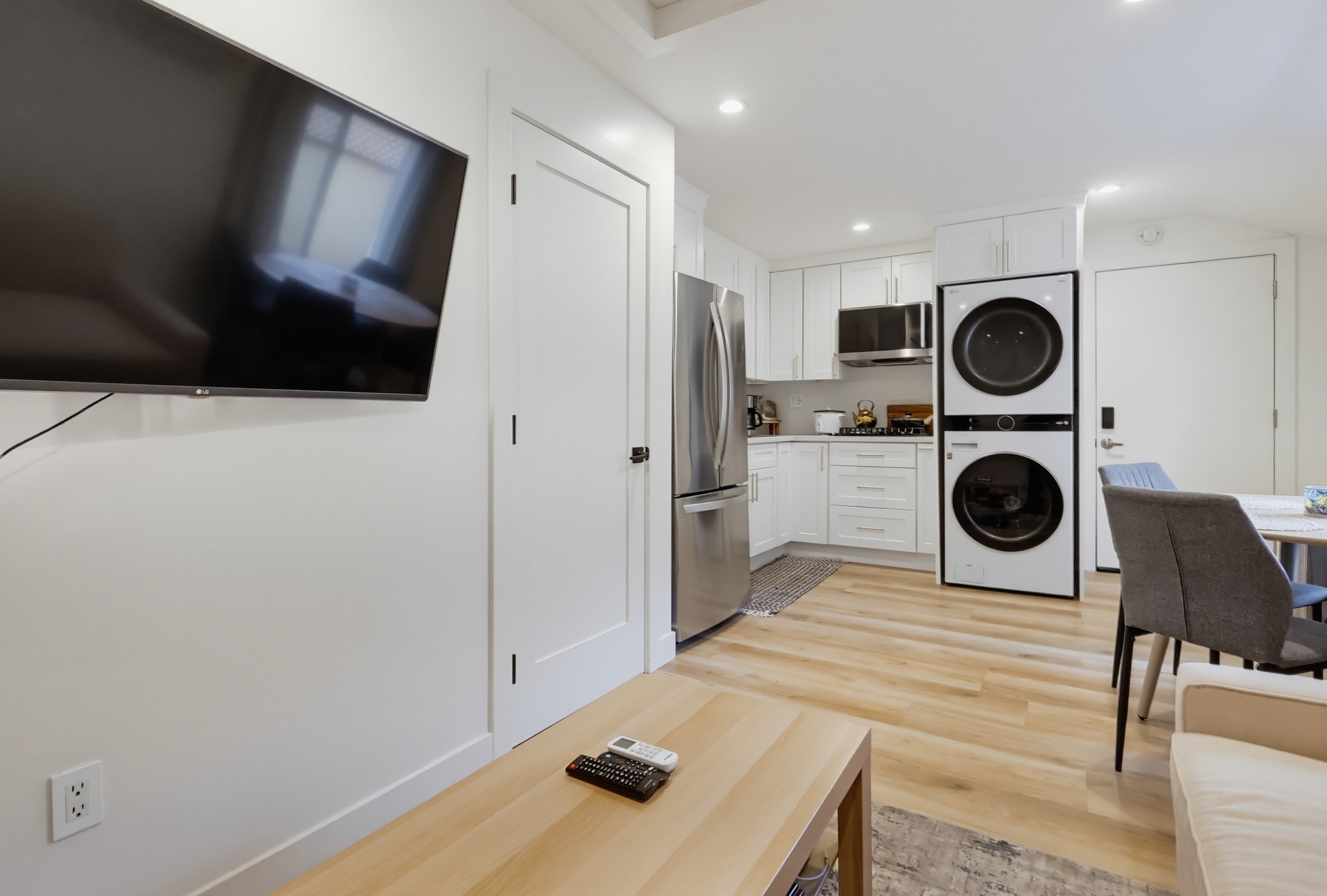 Virtual tour photo 61 of 77 for 2368 Glenrose Ave