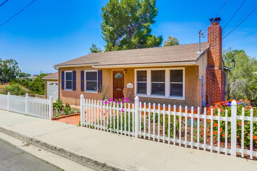 Virtual tour photo 3 of 40 for 2368 Montclair St