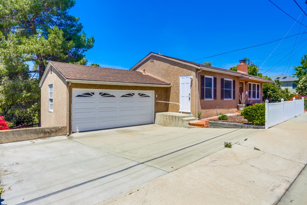 Virtual tour photo 4 of 40 for 2368 Montclair St