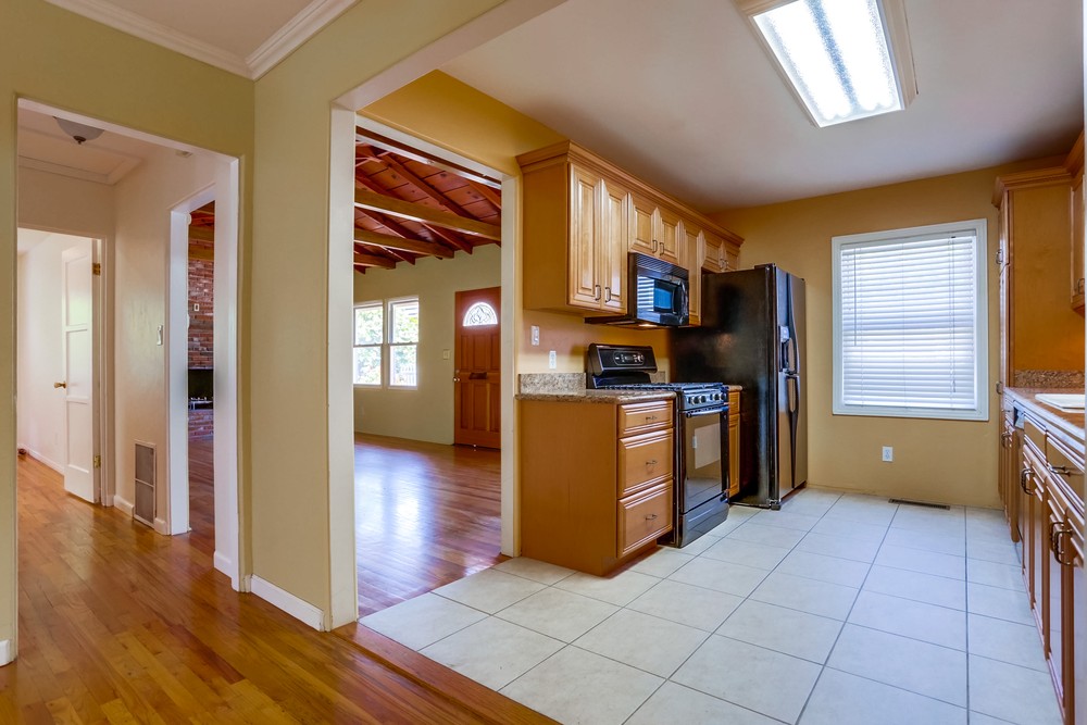 Virtual tour photo 13 of 40 for 2368 Montclair St