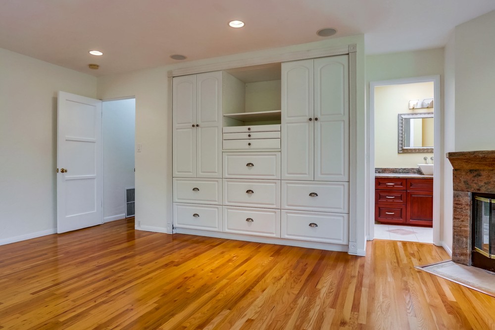 Virtual tour photo 20 of 40 for 2368 Montclair St
