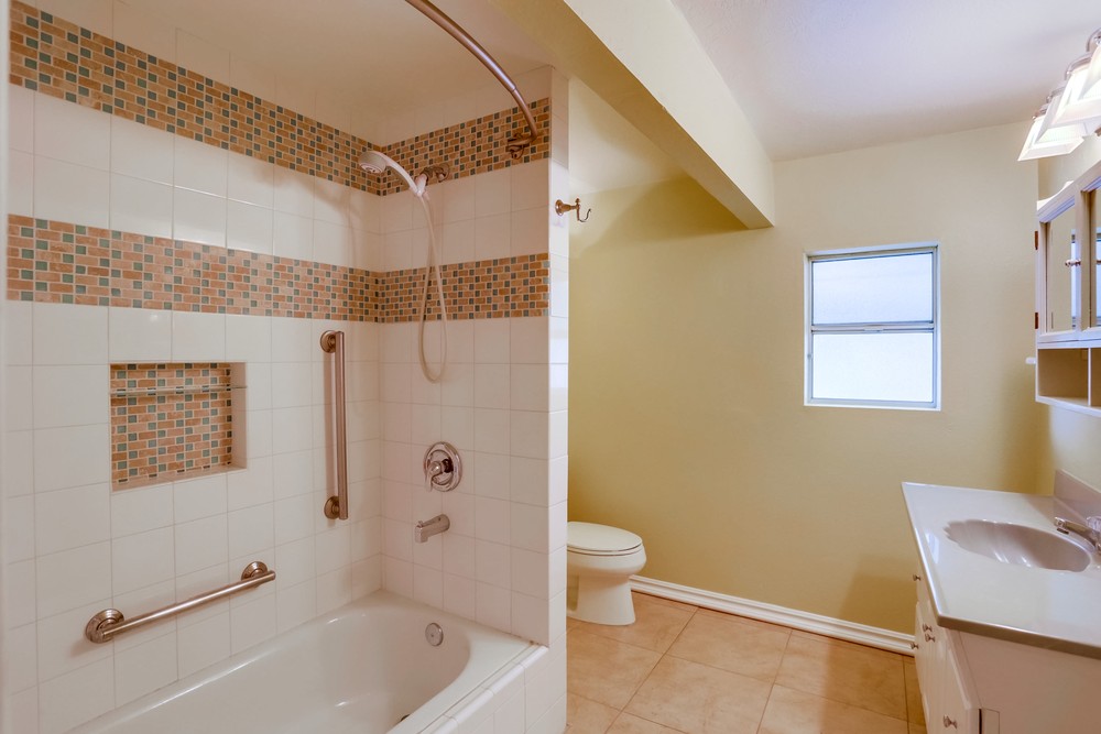 Virtual tour photo 30 of 40 for 2368 Montclair St