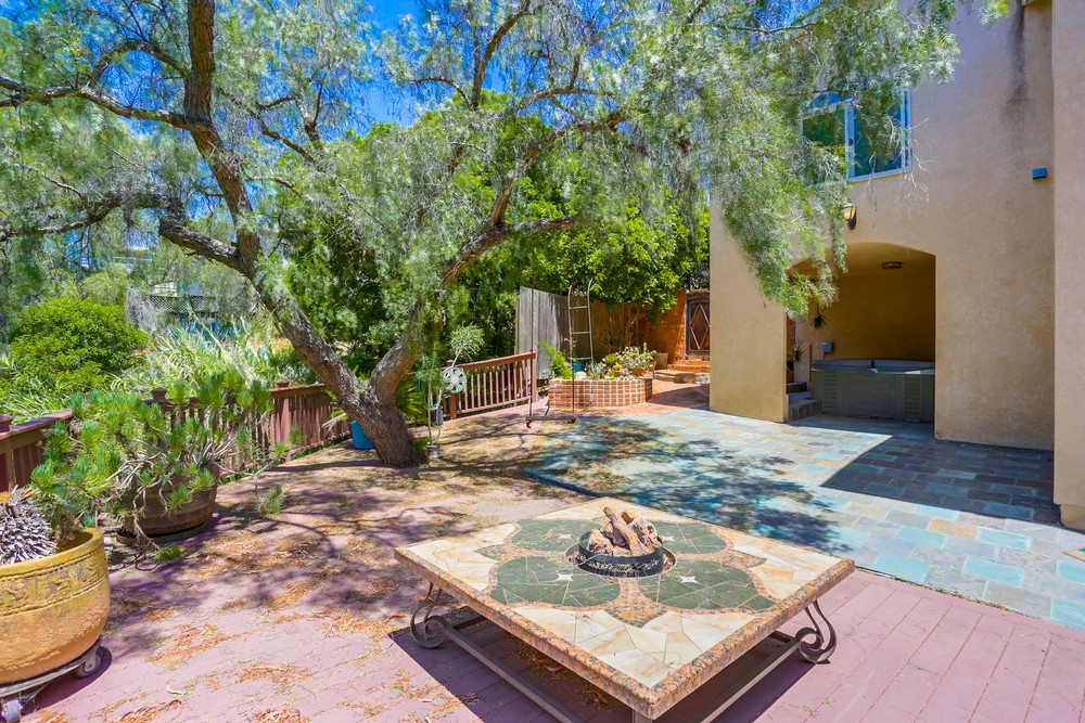 Virtual tour photo 34 of 40 for 2368 Montclair St