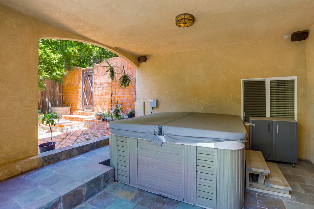 Virtual tour photo 36 of 40 for 2368 Montclair St