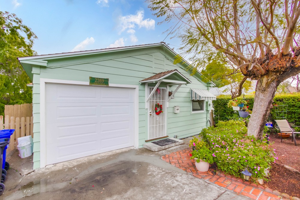 Virtual tour photo 4 of 40 for 2369 Vancouver Ave