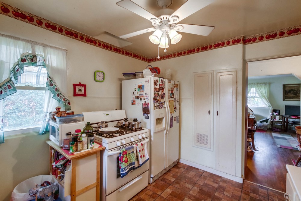 Virtual tour photo 14 of 40 for 2369 Vancouver Ave