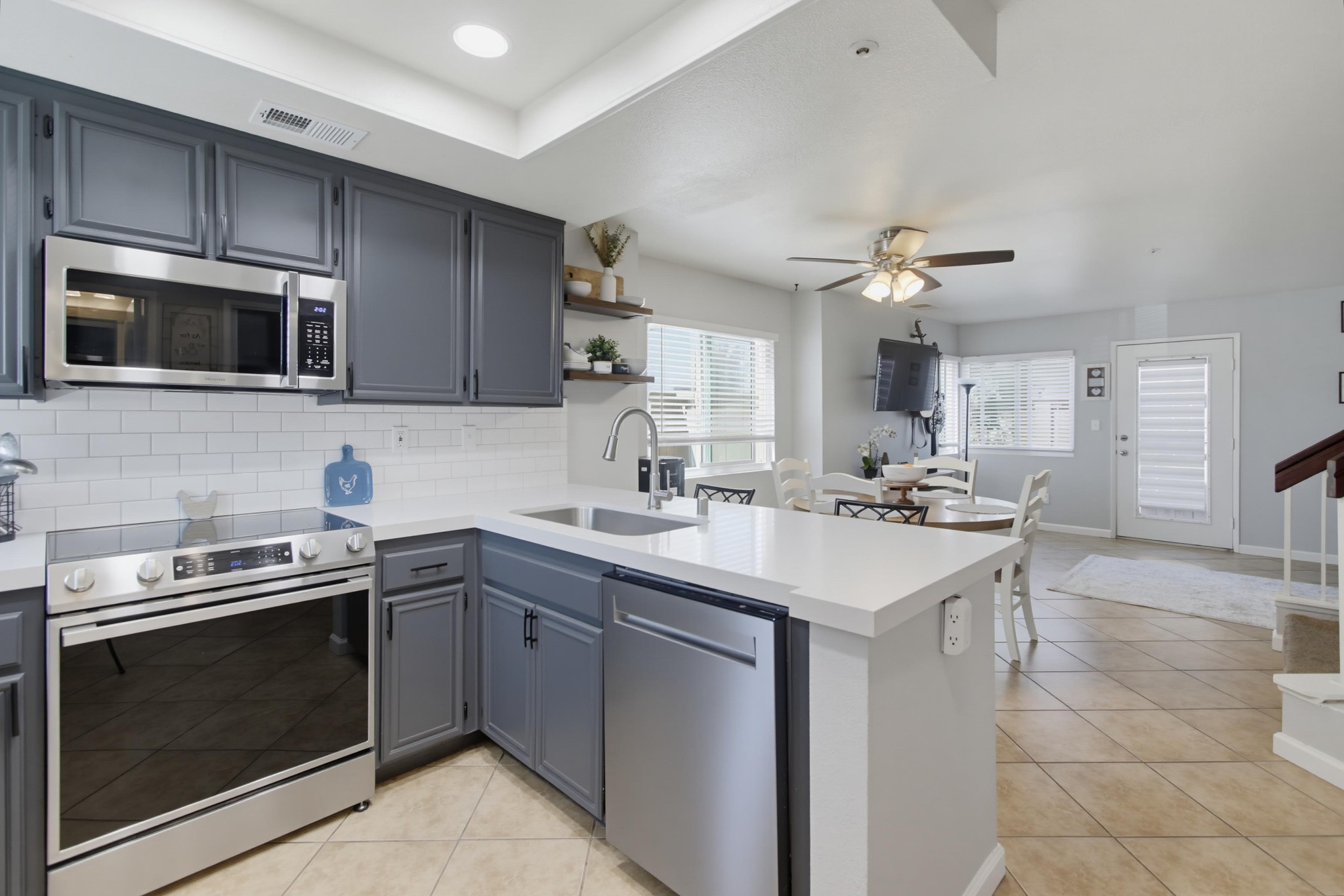Virtual tour photo 6 of 46 for 2373 Kings View Cir