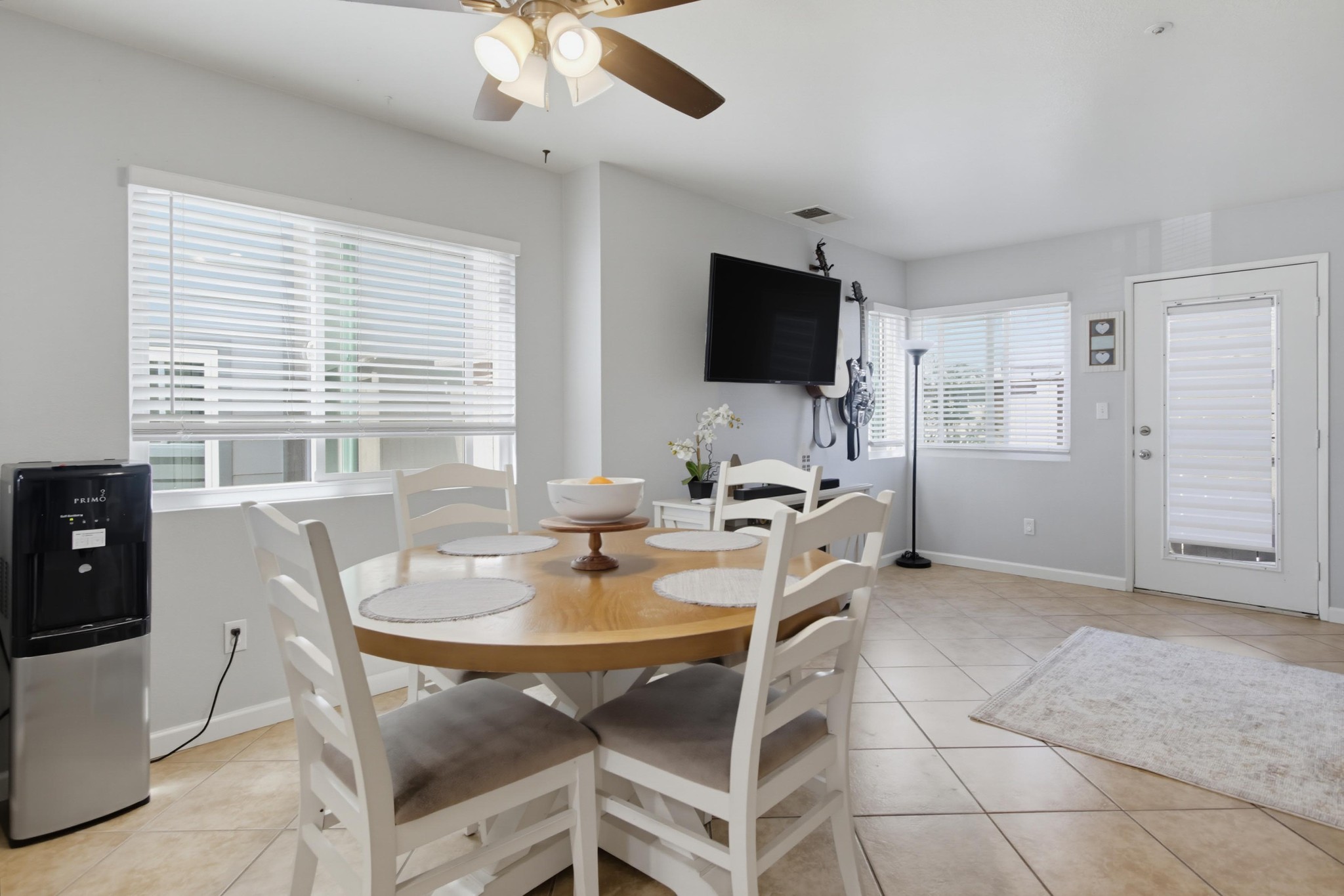 Virtual tour photo 9 of 46 for 2373 Kings View Cir