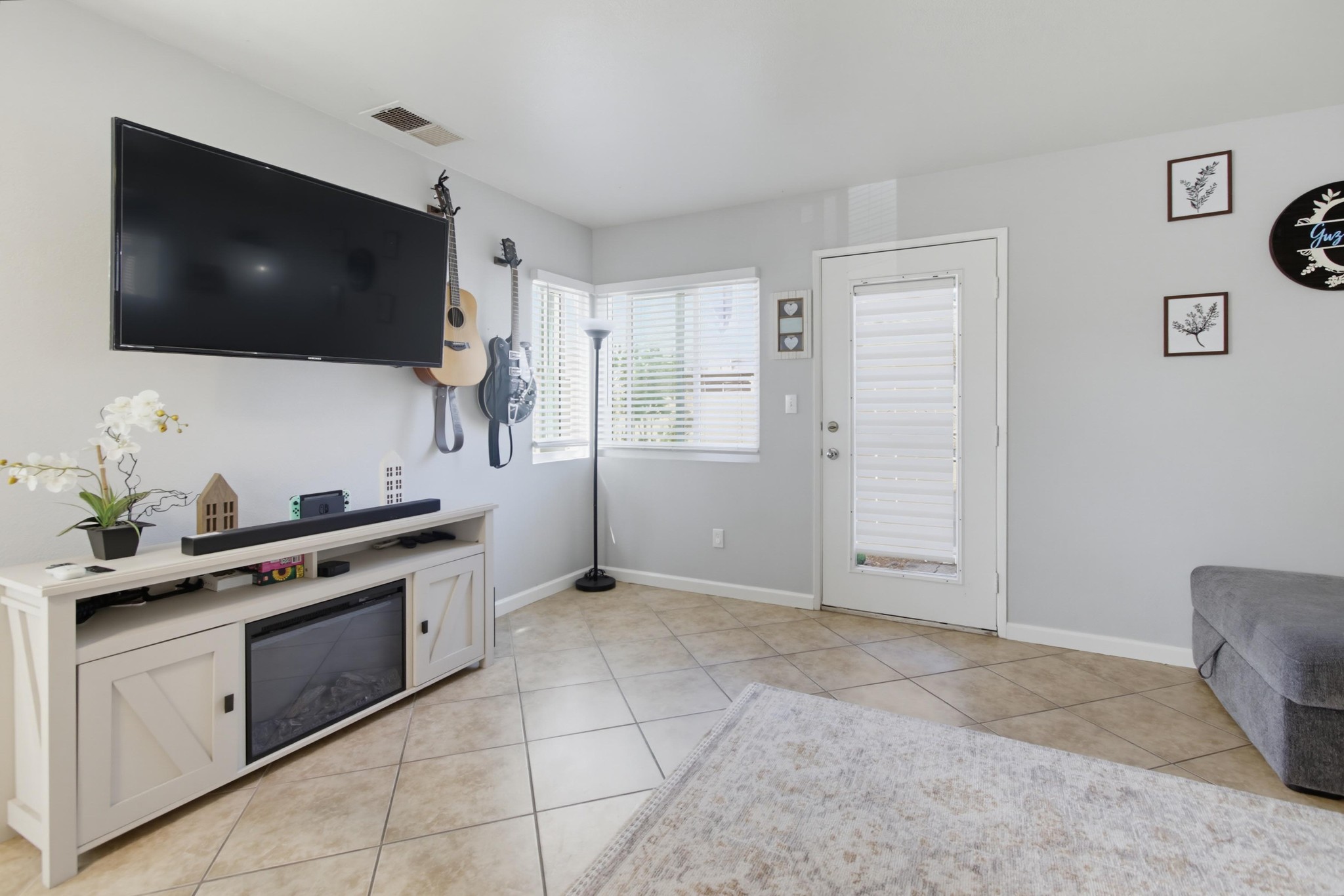 Virtual tour photo 12 of 46 for 2373 Kings View Cir