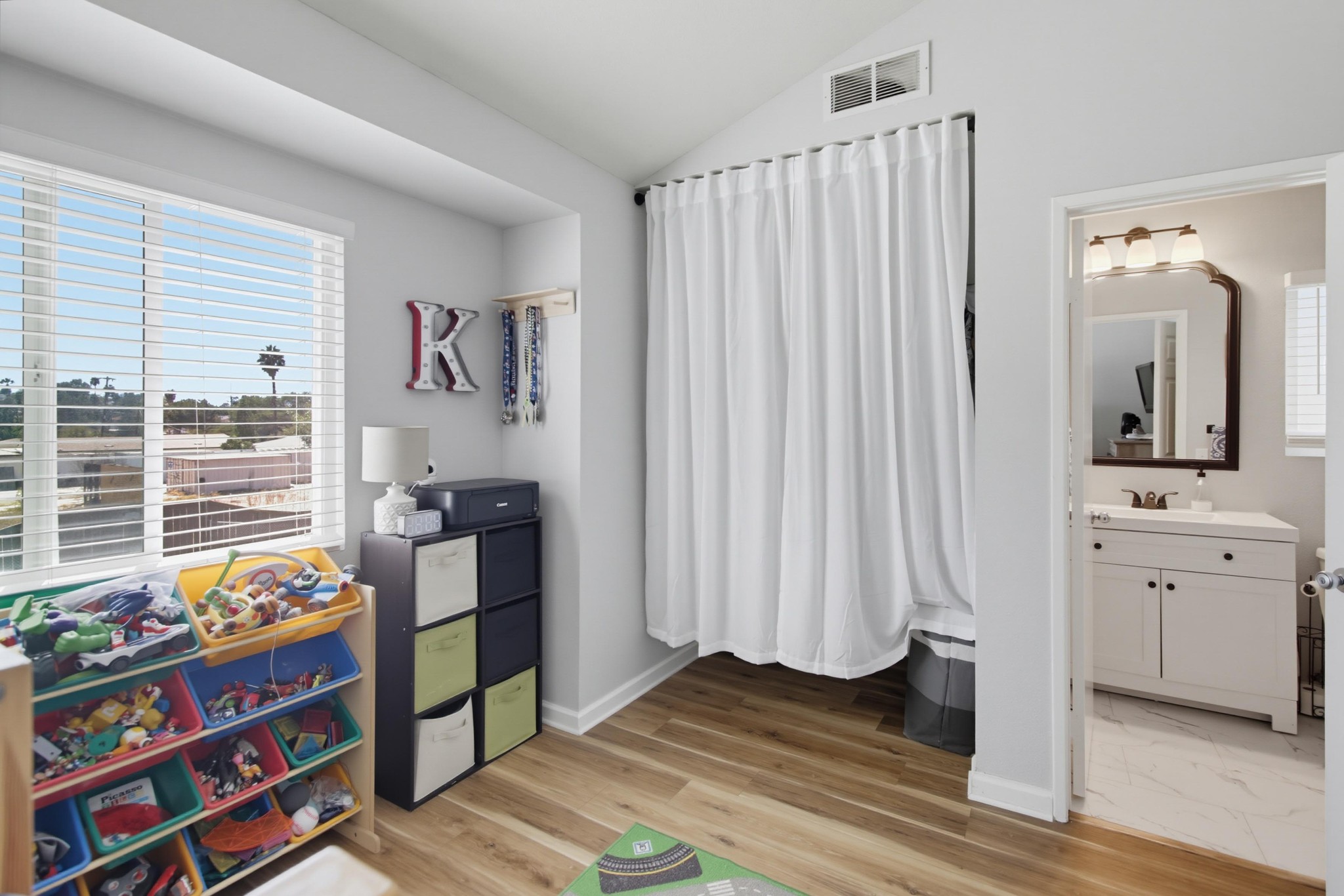 Virtual tour photo 19 of 46 for 2373 Kings View Cir