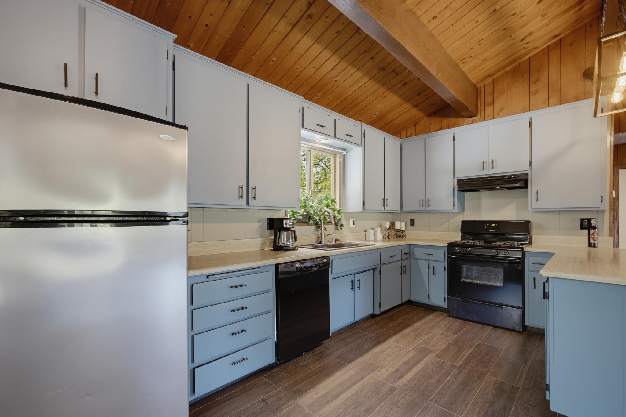 Virtual tour photo 8 of 40 for 23771 Zuger Dr