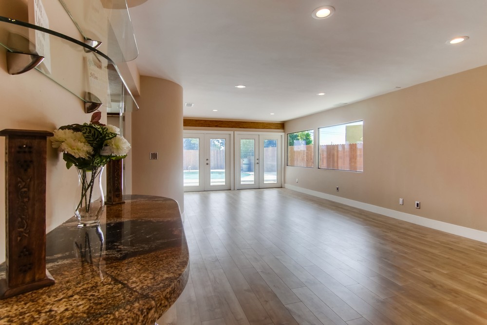 Virtual tour photo 6 of 34 for 2385 Vancouver Ave