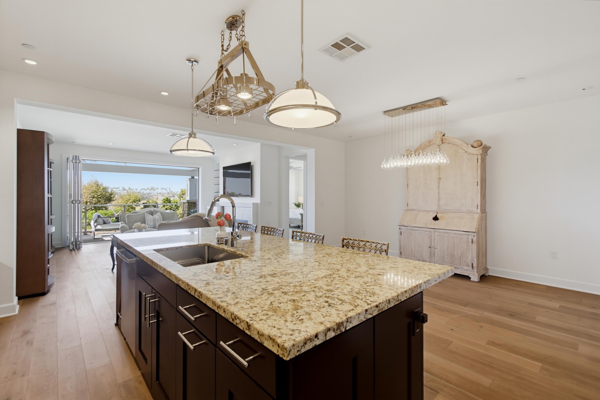 Virtual tour photo 7 of 95 for 2389 Ocean St