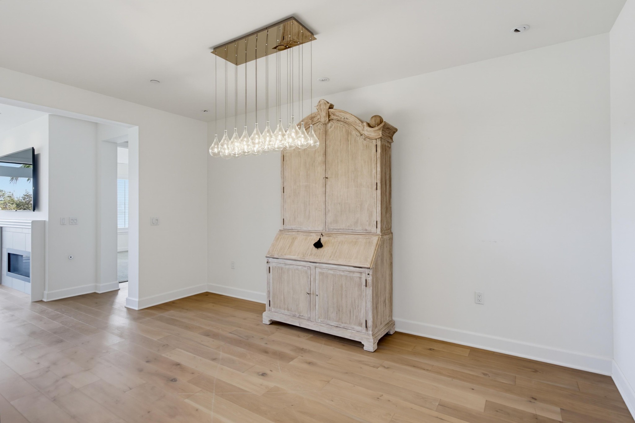 Virtual tour photo 8 of 95 for 2389 Ocean St