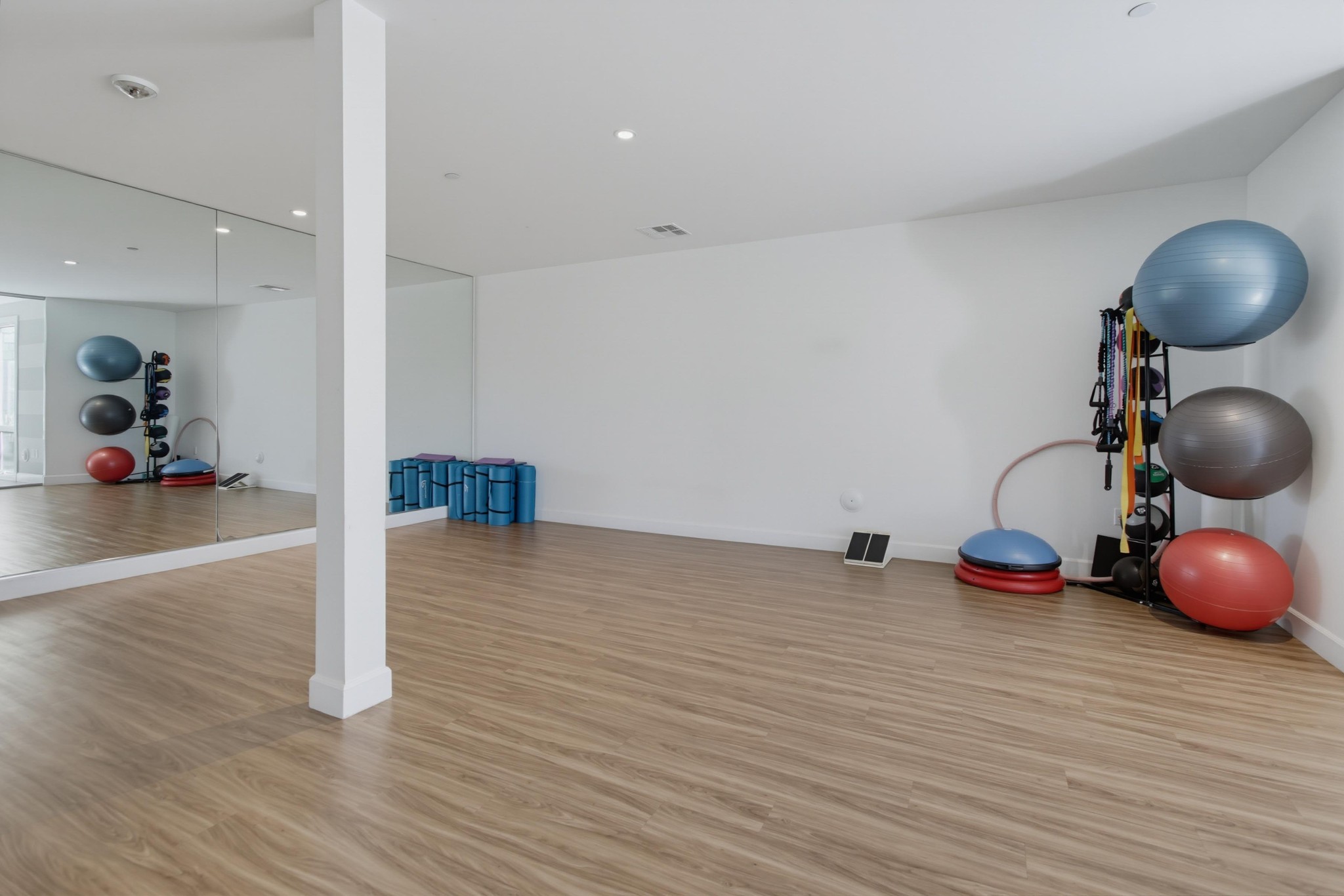 Virtual tour photo 54 of 95 for 2389 Ocean St
